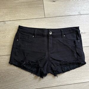 Black Jean Shorts with Frayed Edges for Casual Summer Style